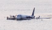 US_Airways_Flight_1549_(N106US)_after_crashing_into_the_Hudson_River_(crop_2).jpg
